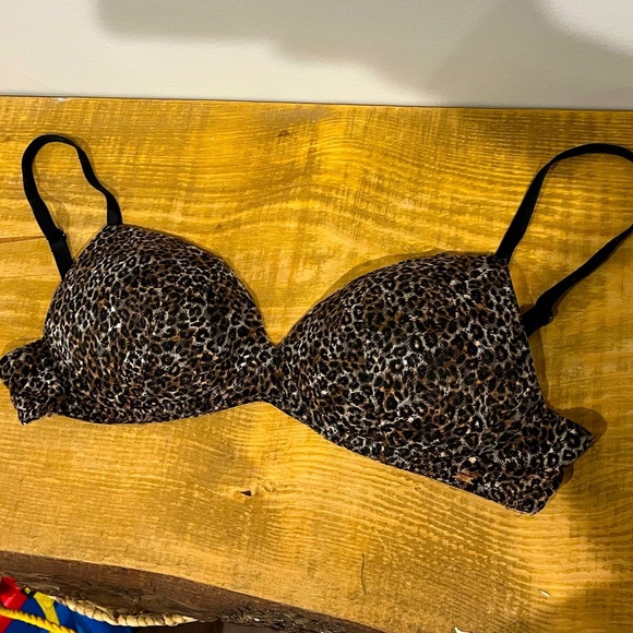 Victoria’s Secret pink lace cheetah print wireless bra size Medium - Picture 1 of 4